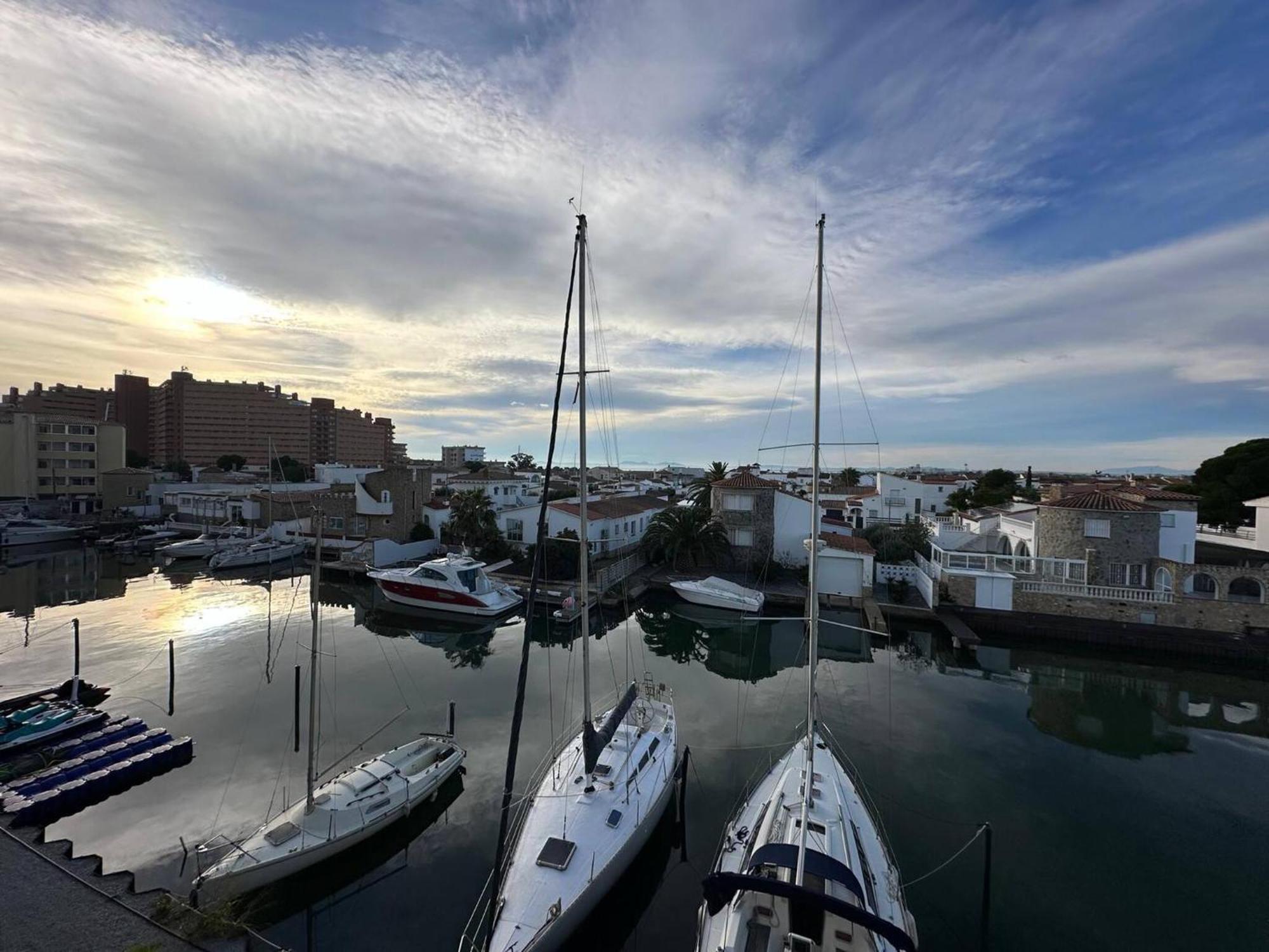 Apartamento En Roses Con Vistas Al Canal Y Piscina Extérieur photo